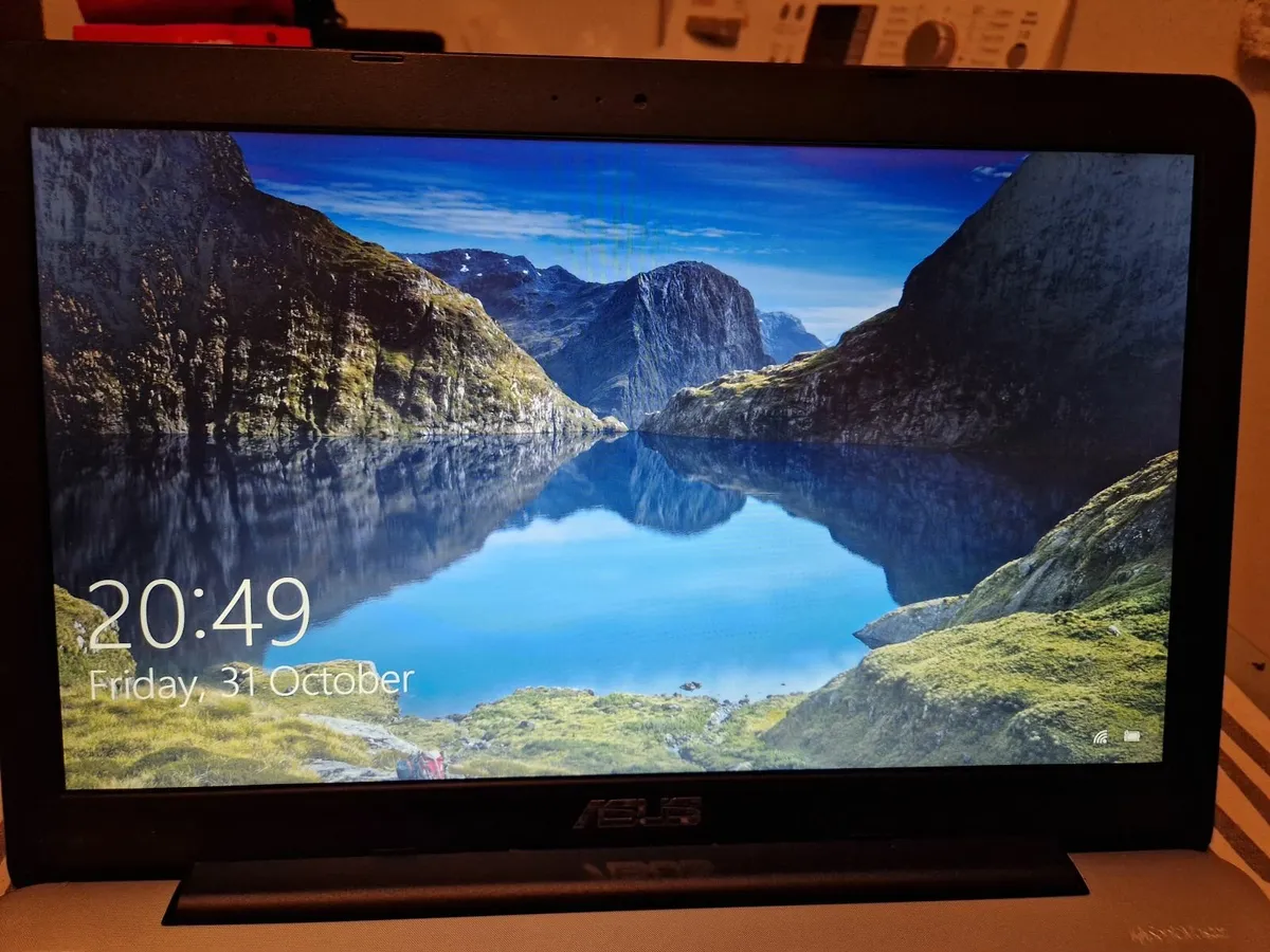 ASUS SonicMaster Laptop Model X555L, Intel Core i5 - Image 1