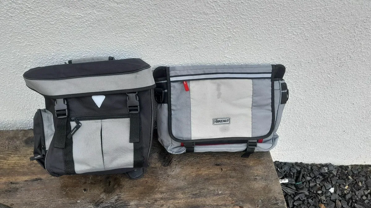 Trek FX 7.4 Bicycle with Panniers - Image 3