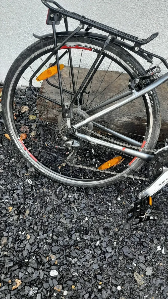 Trek FX 7.4 Bicycle with Panniers - Image 4