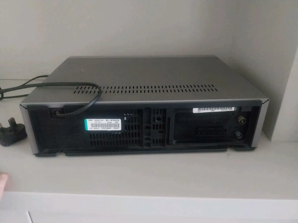 black diamond vhs player - Image 3