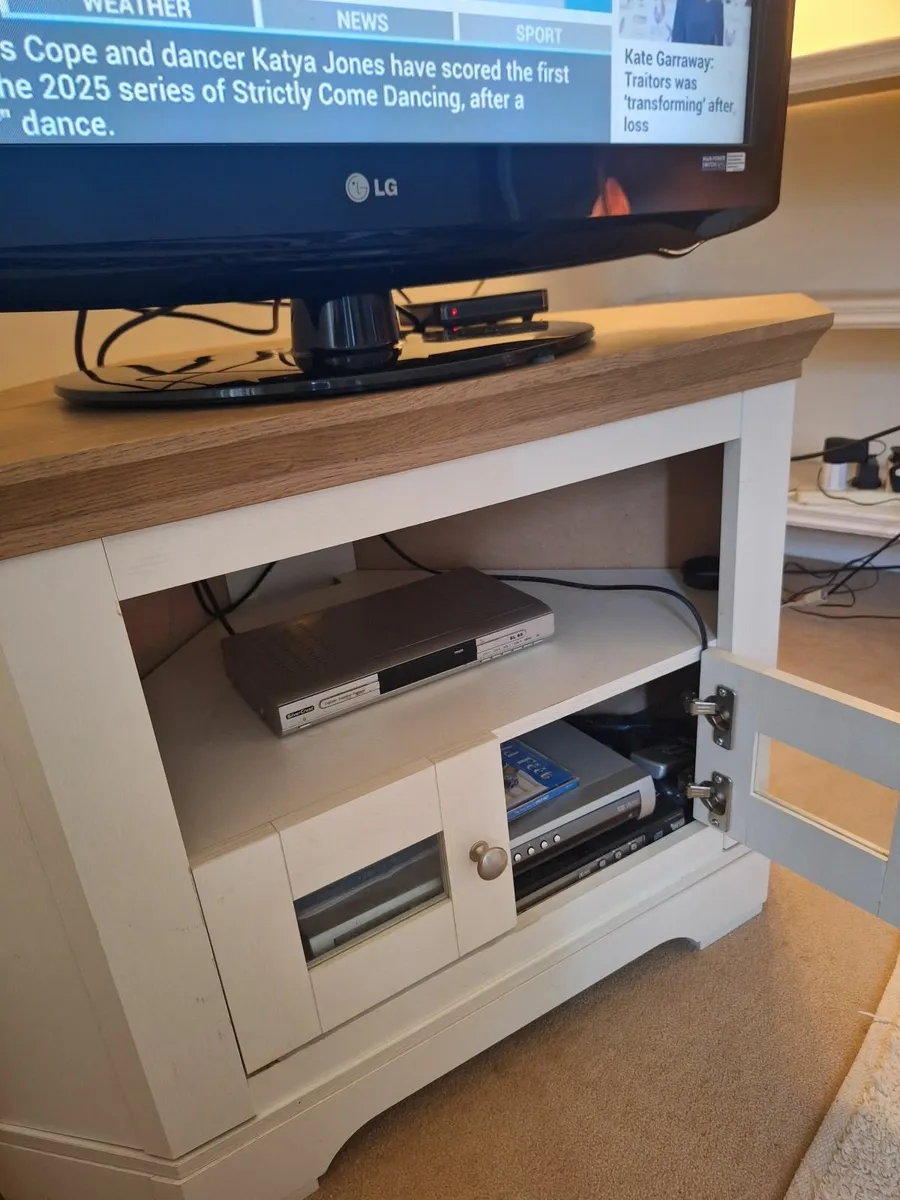 T V unit cream wood - Image 2