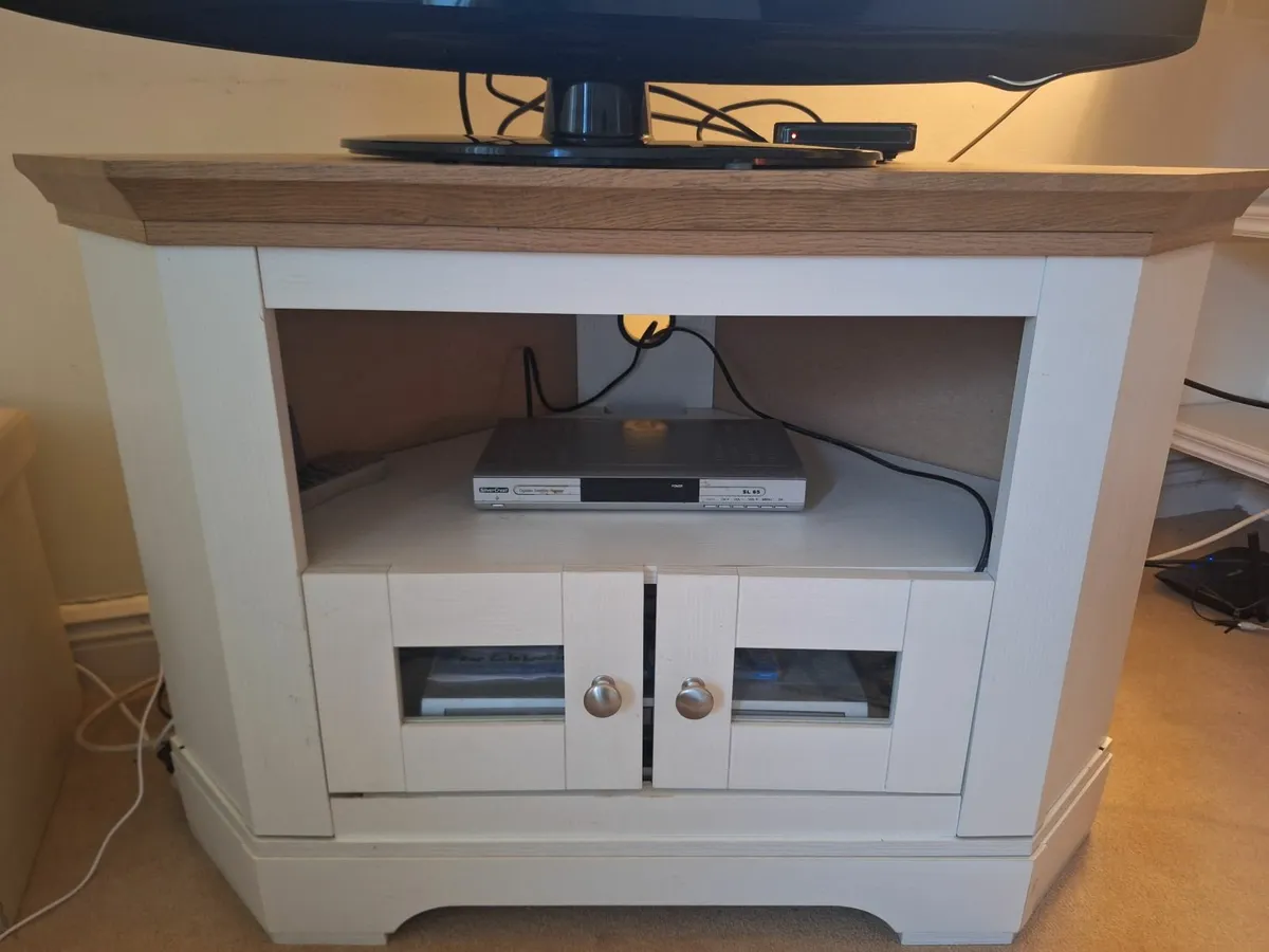 T V unit cream wood - Image 3