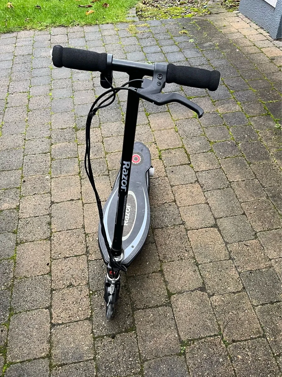 Razor Power Core E90 Electric Scooter - Image 3