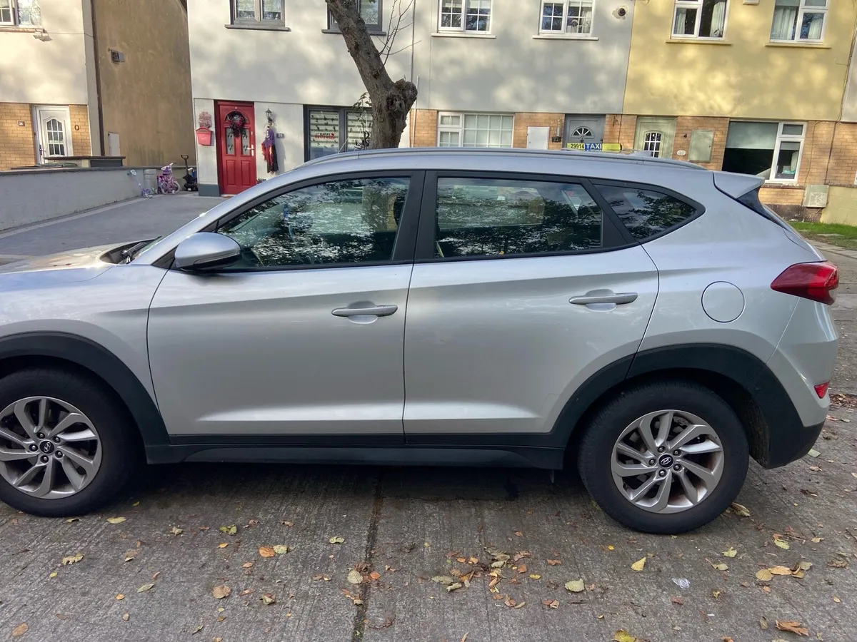 Hyundai Tucson 2018 automatic low mileage - Image 2