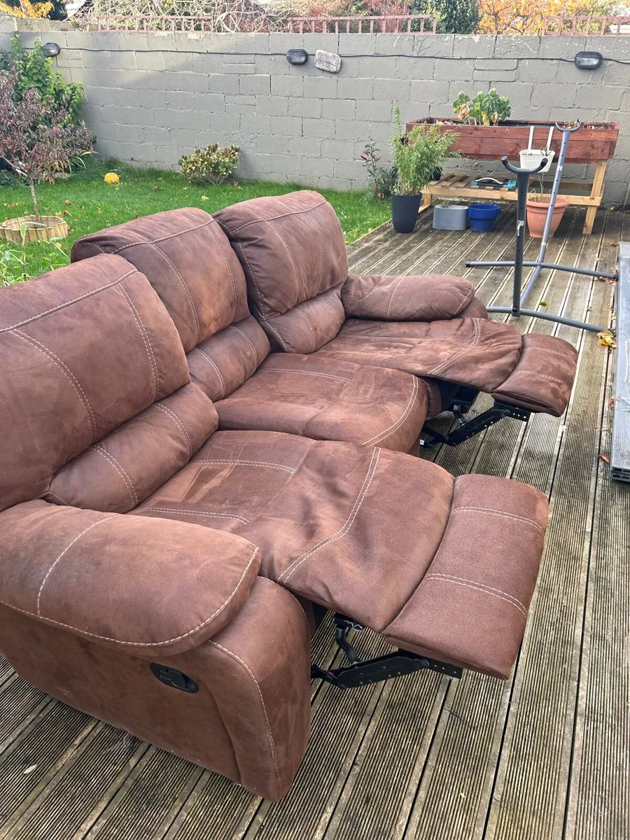 Great condition suede 3 seater / 2 recliner couch - Image 4