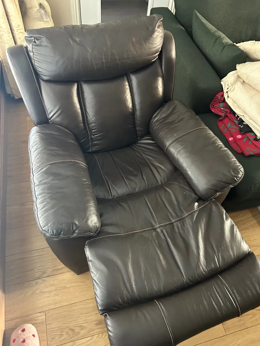Great condition Recliner arm chair - Image 1