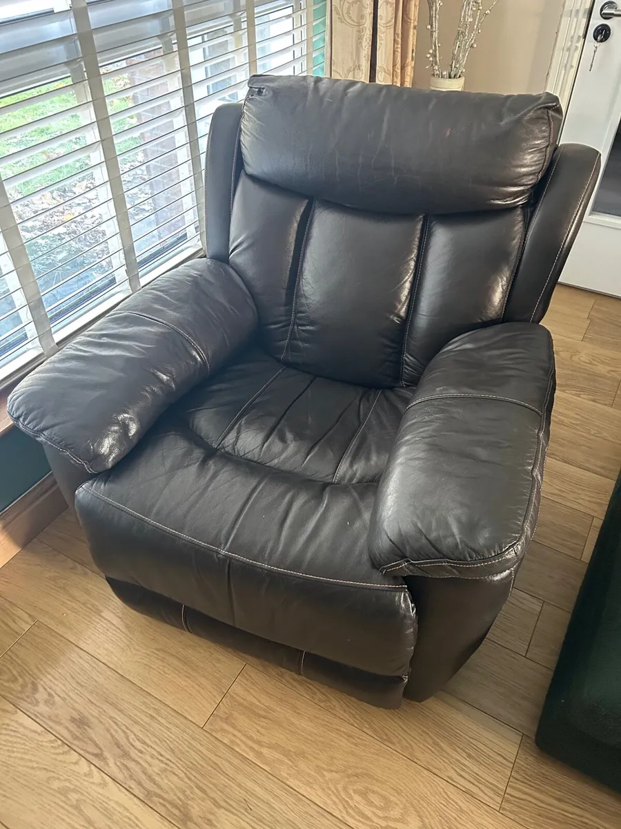 Great condition Recliner arm chair - Image 2