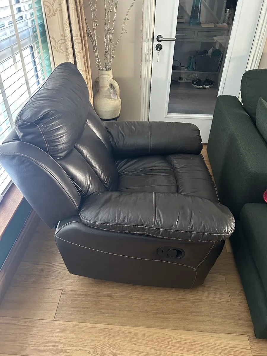 Great condition Recliner arm chair - Image 3