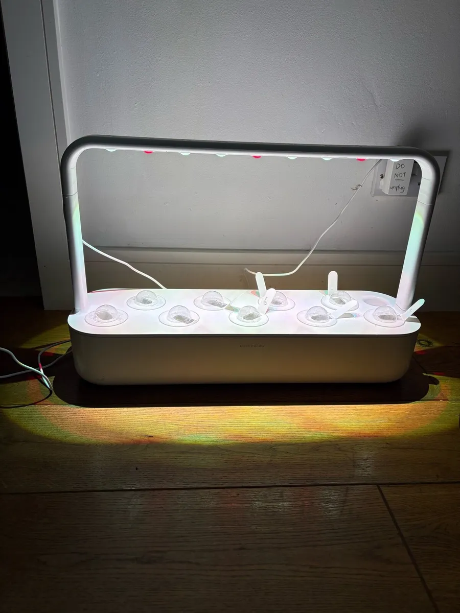 Click and Grow hydroponic system - Image 1