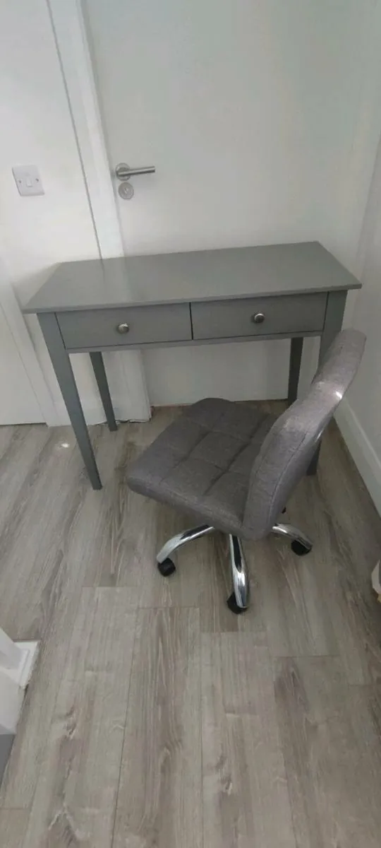 Office desk with chair - Image 2