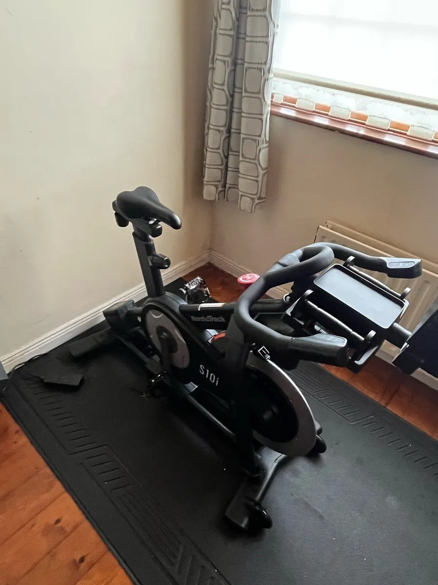 NordicTrack s10i Commercial Studio Bike with Mat - Image 3