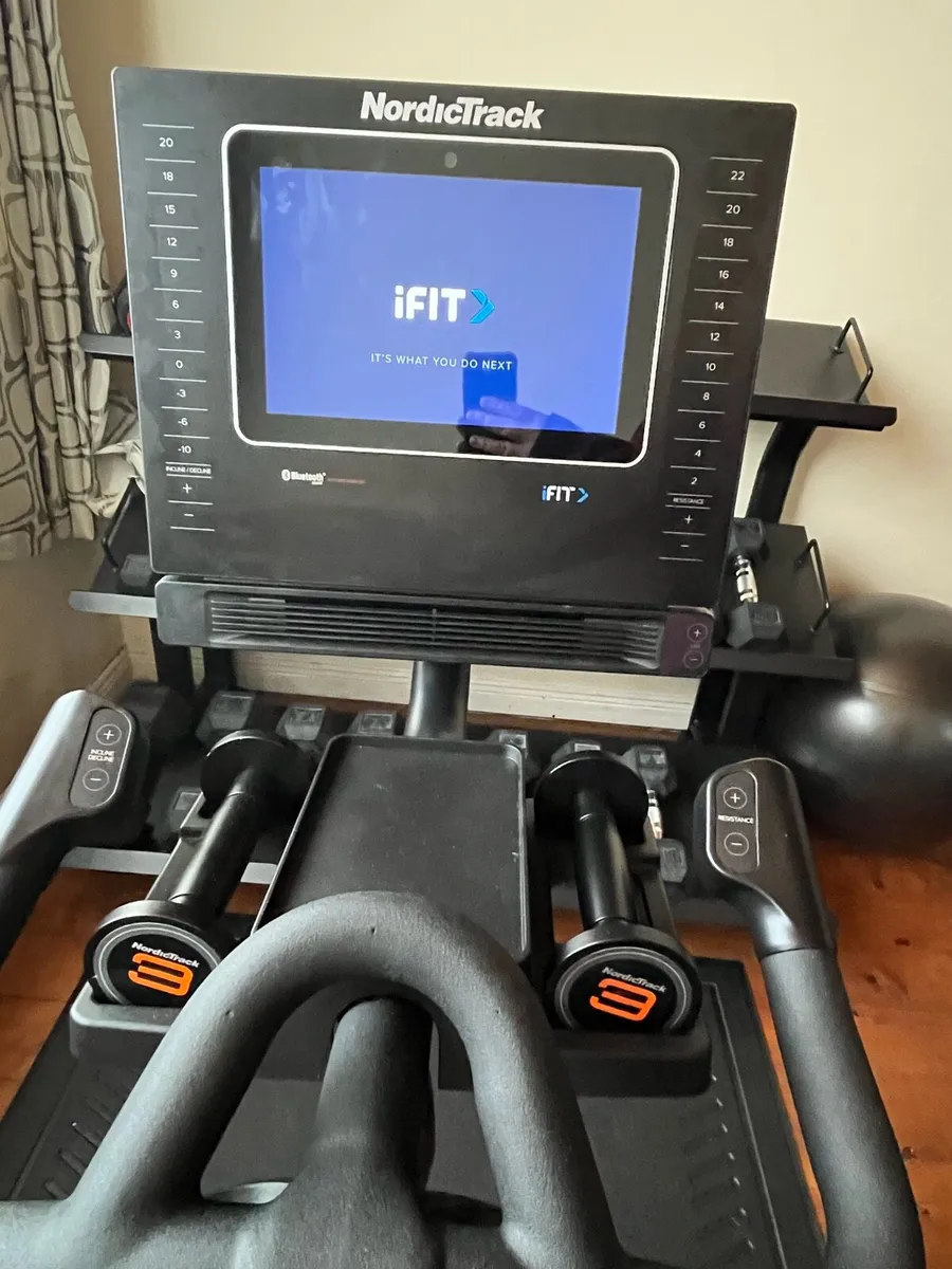 NordicTrack s10i Commercial Studio Bike with Mat - Image 4