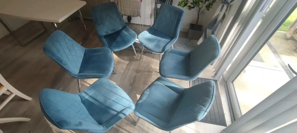 Dining table and chairs - Image 3