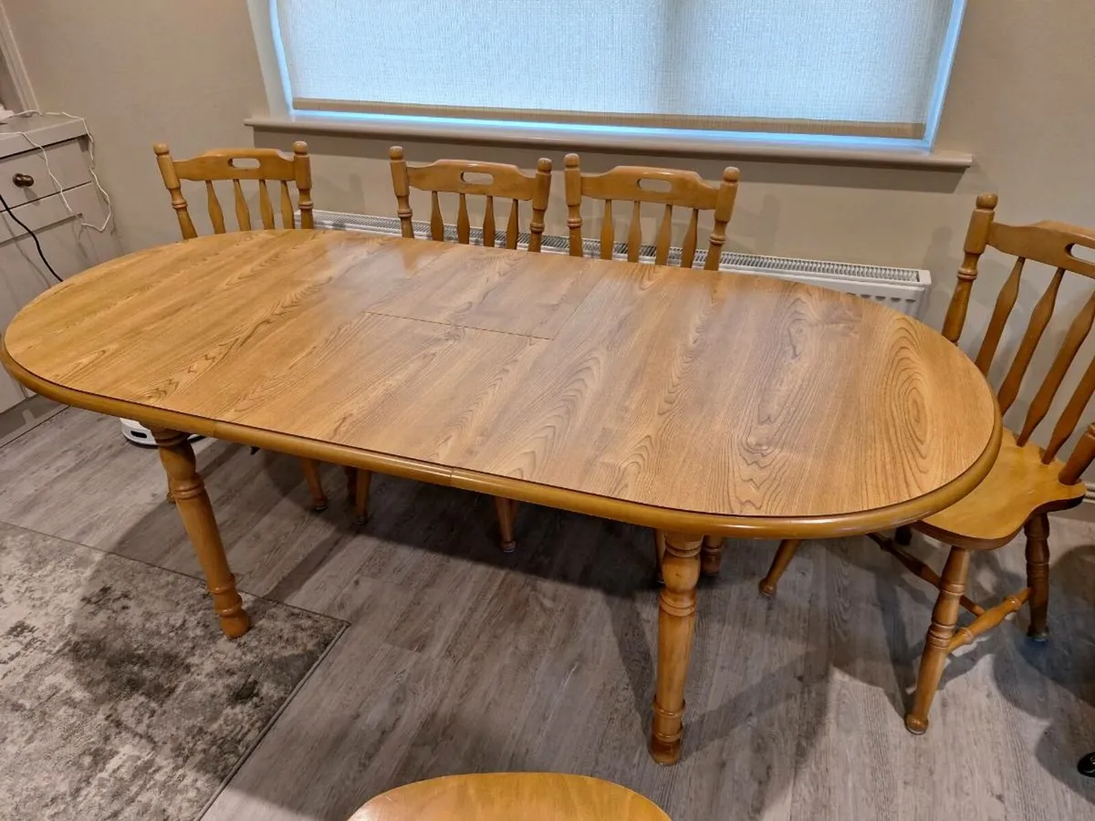 Kitchen table and chairs - Image 1