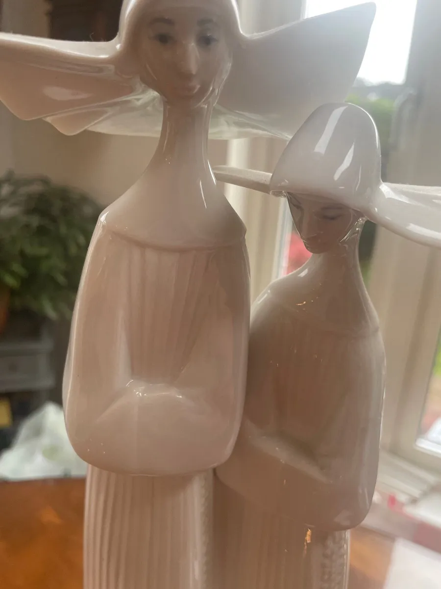 Lladro white nuns vintage porcelain - Image 2
