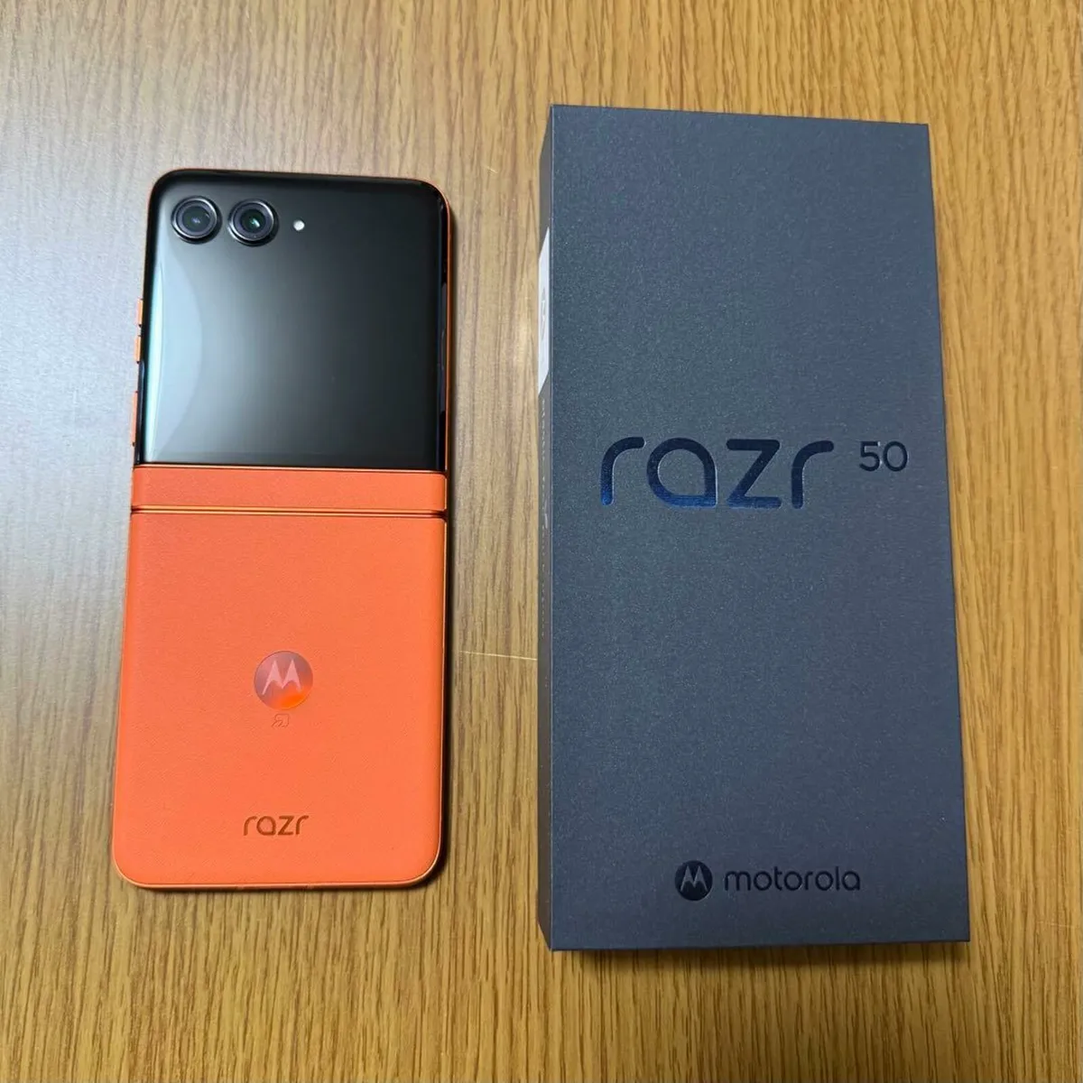 New Motorola RAZR 50 8/256 GB Orange - Image 1