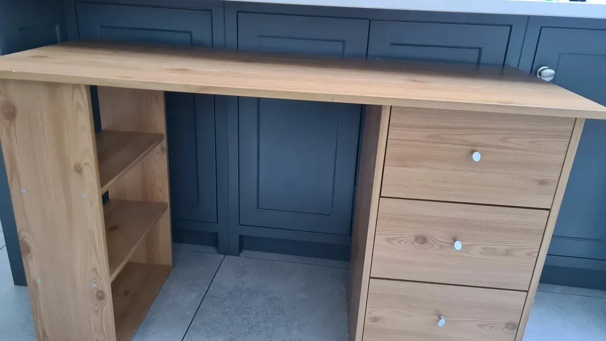 Study desk - Image 3