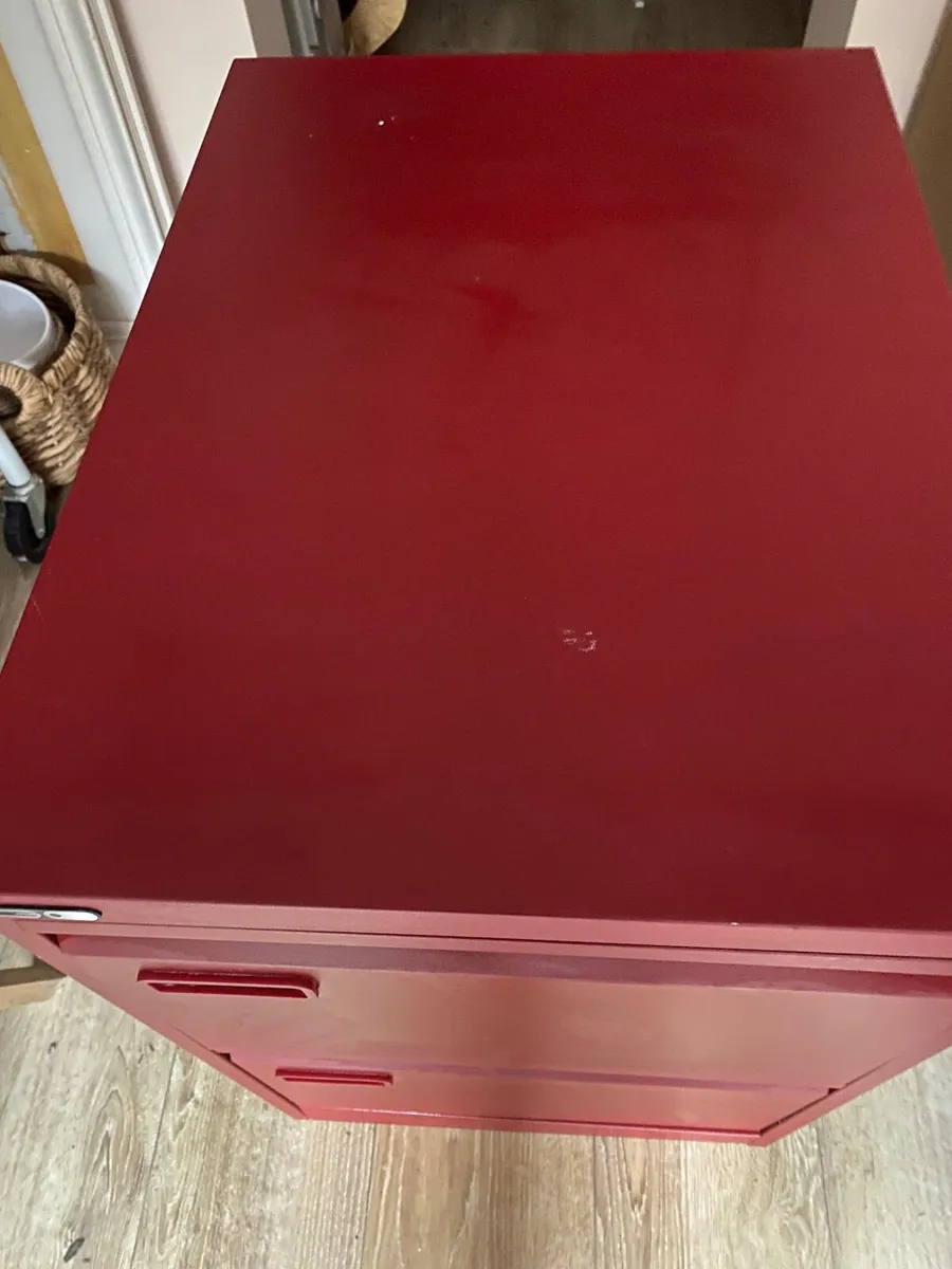 Filing cabinet - Image 1