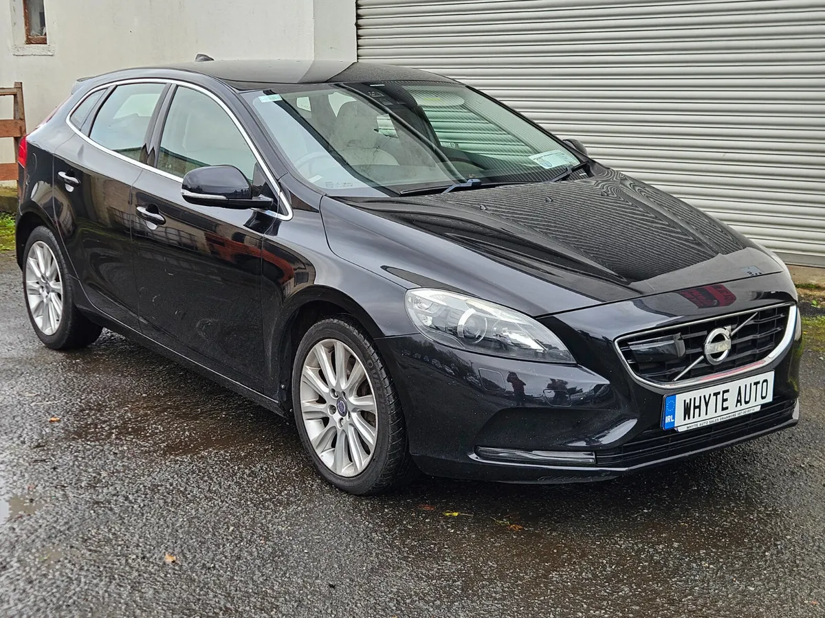 Volvo V40 2013 AUTOMATIC - Image 1