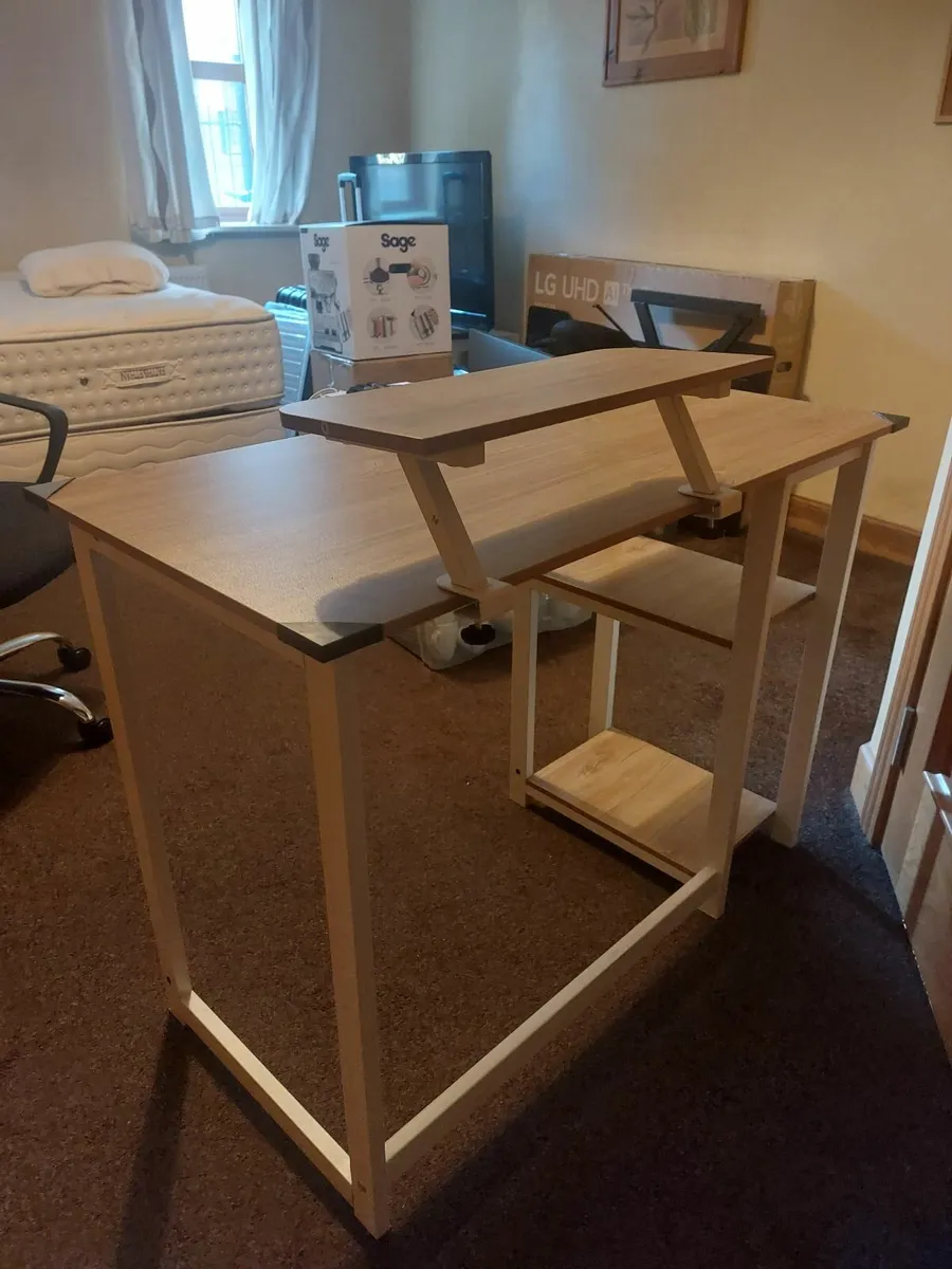 Desk and chair - Image 4