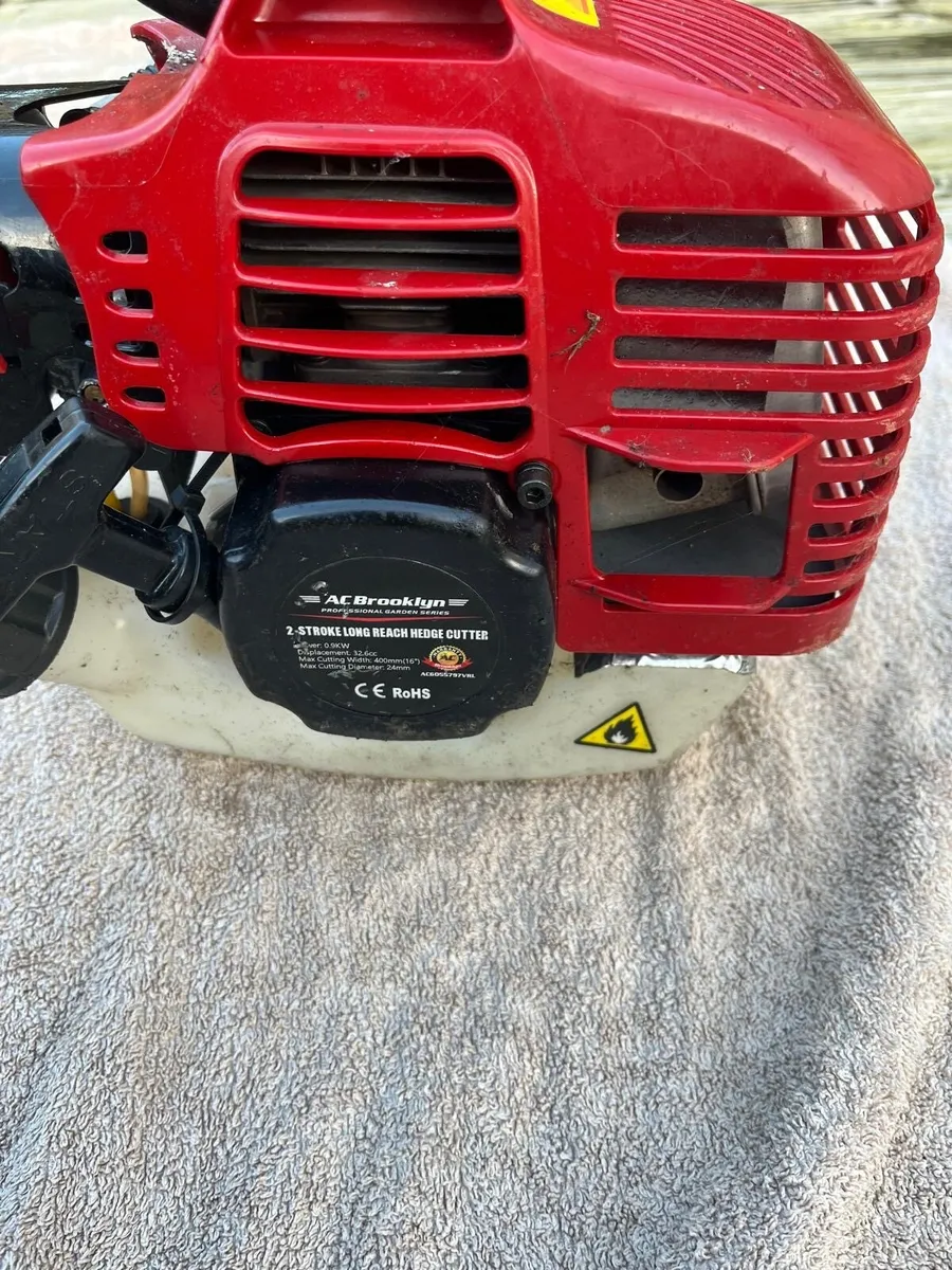 Long reach hedge cutter - Image 1