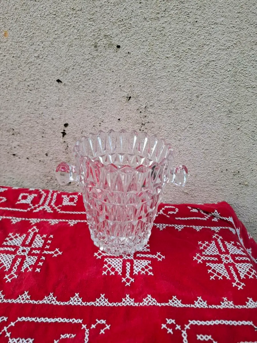 By post only small ice cube bucket - Image 1