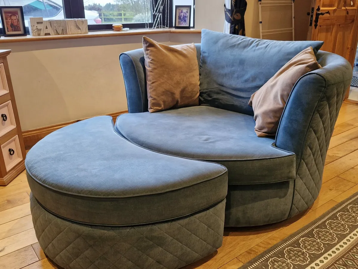 Swivel chair - Image 1