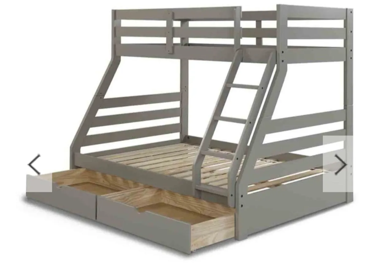 Triple sleeper bunk bed - Image 1