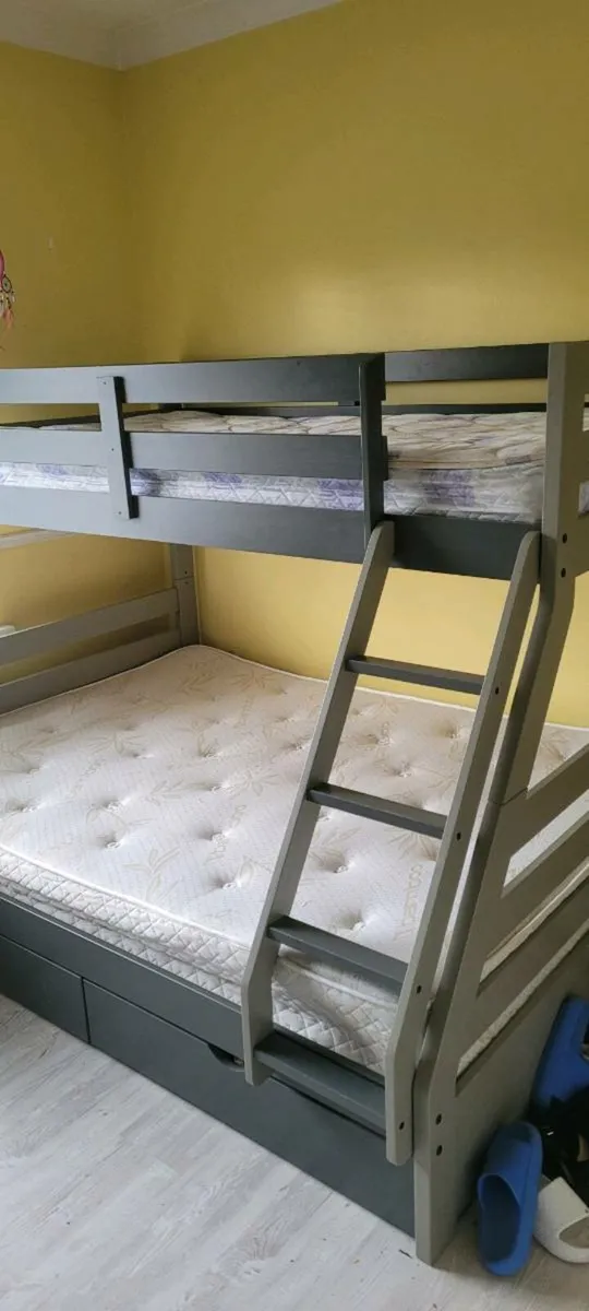 Triple sleeper bunk bed - Image 2