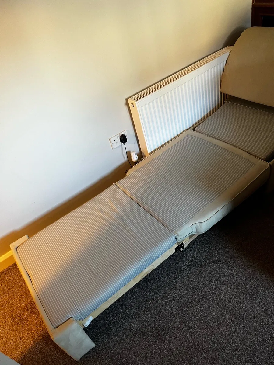 Chair / Bed - Image 3