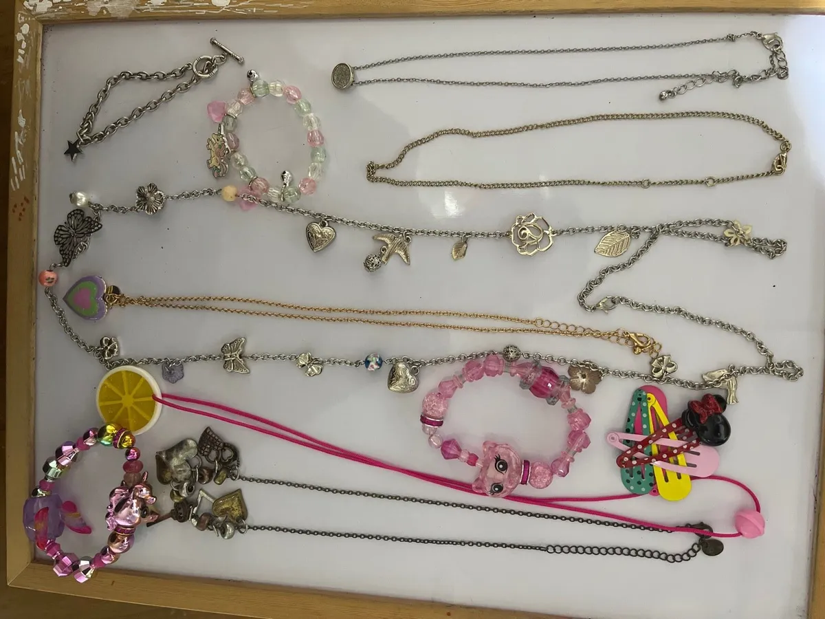 Bundle of accessories - Image 1