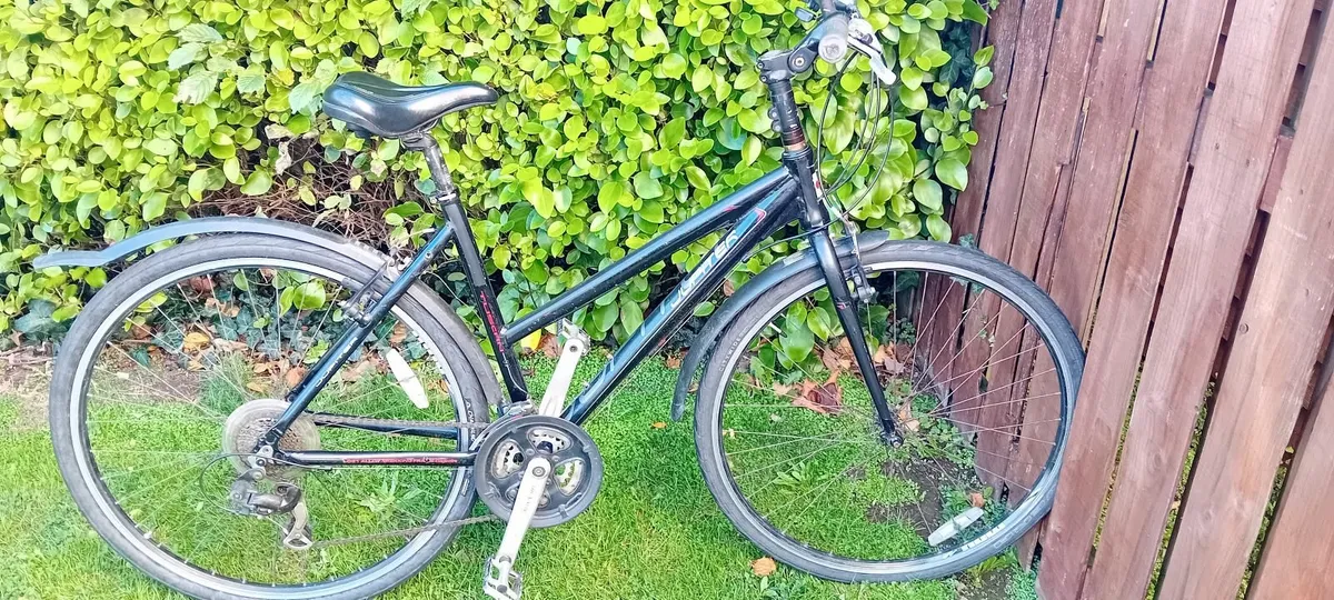 Ladies Hybrid 21 speed bike - Image 2