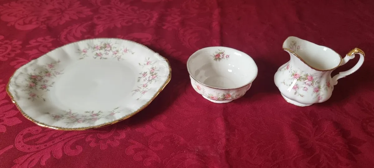 3Pc. Royal Albert/Paragon Victoriana Rose Cake Set - Image 2