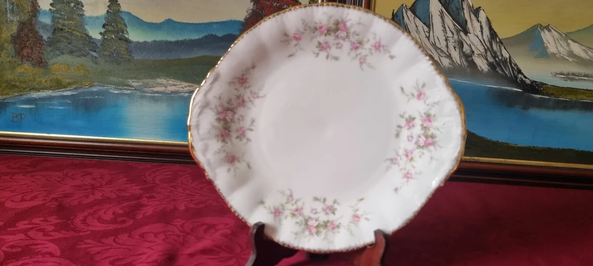 3Pc. Royal Albert/Paragon Victoriana Rose Cake Set - Image 4