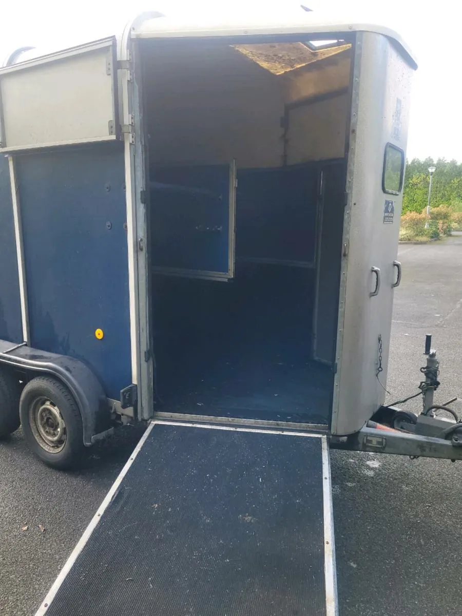 Ifor Williams 505 horse box with aluminium floor - Image 2