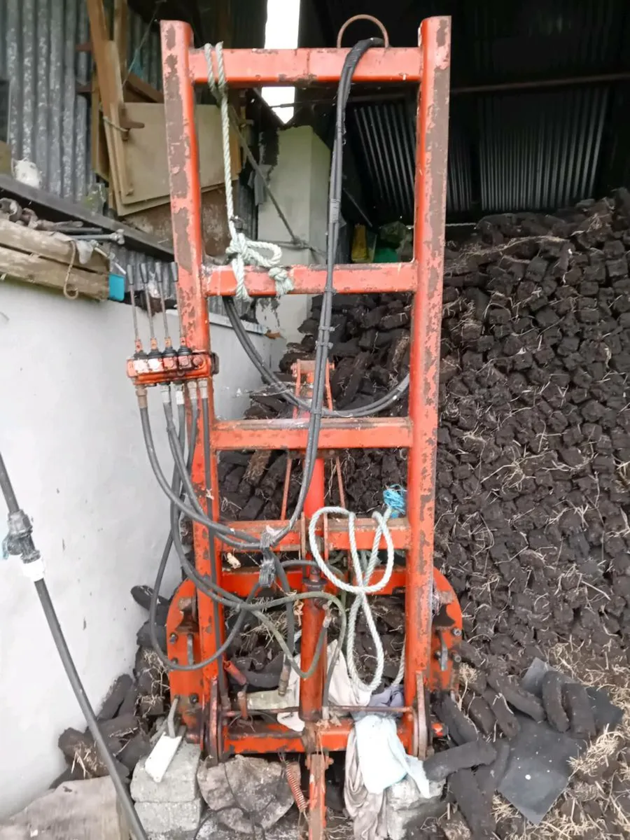 McHale frame from 4ft sheargrab with valve block