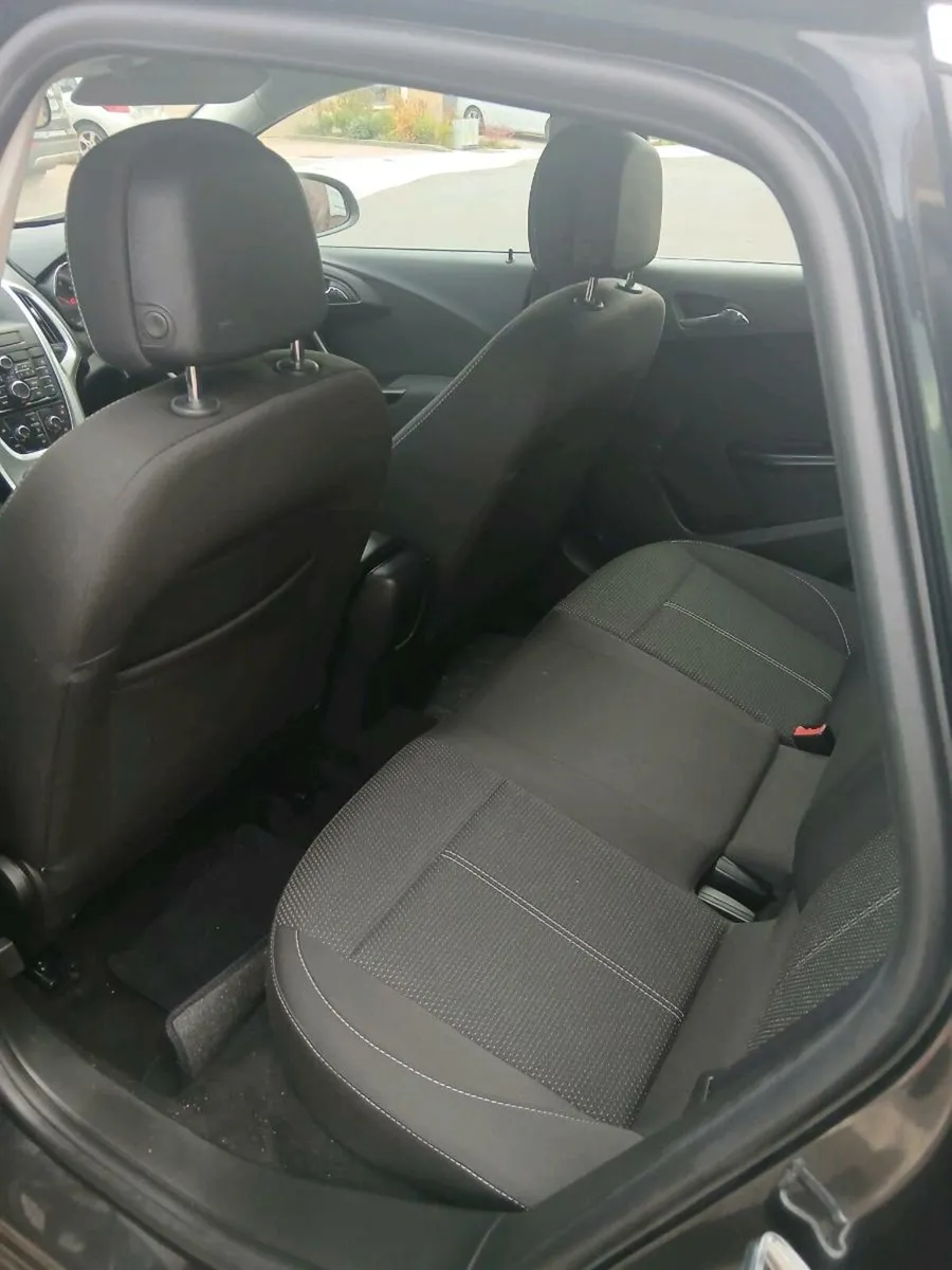 Vauxhall astra SRI 1.6 diesel NCT AND TAXED - Image 3