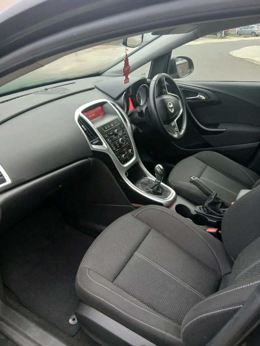 Vauxhall astra SRI 1.6 diesel NCT AND TAXED - Image 4