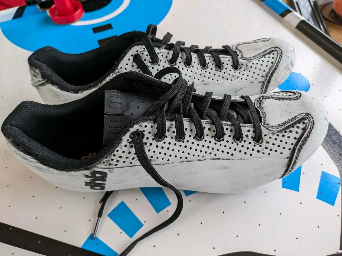 Vintage style cycling shoes - Image 1