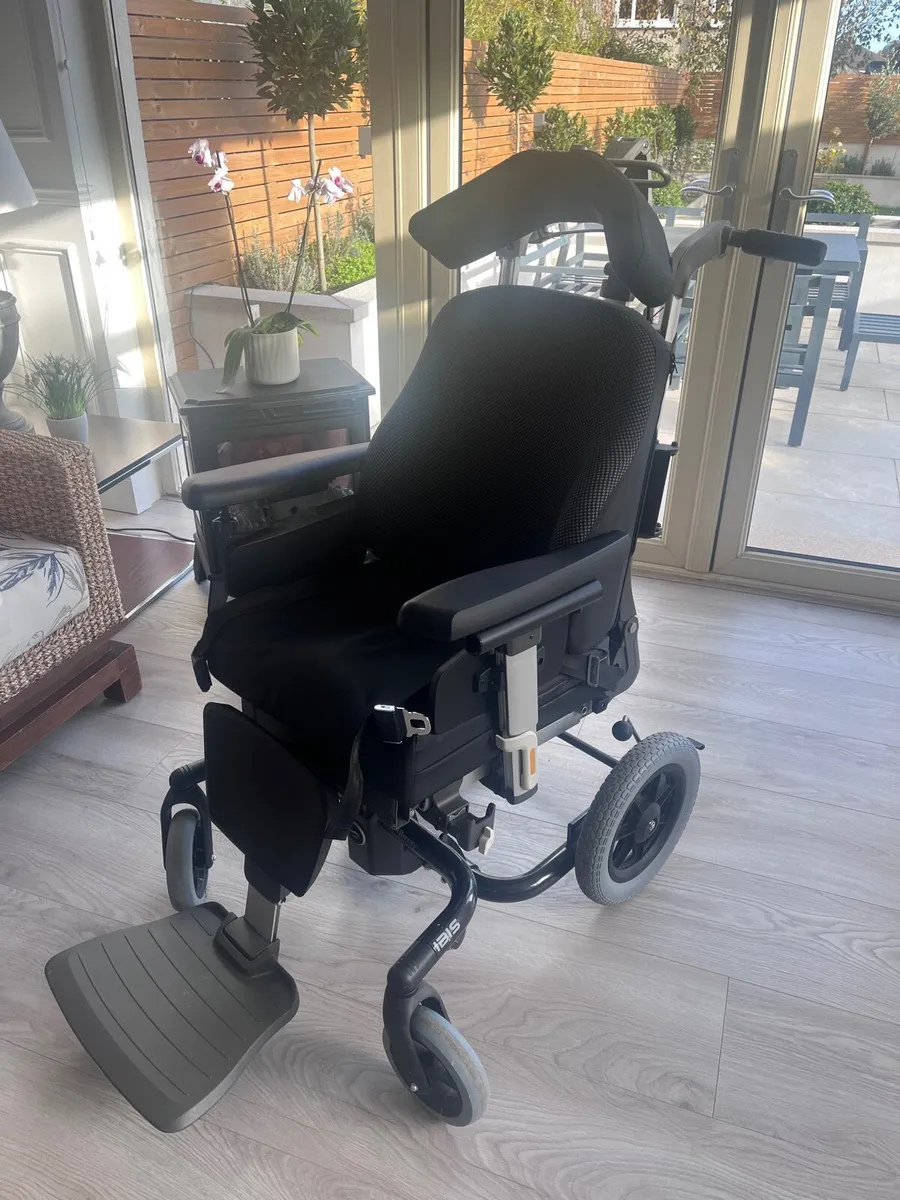 IBIS Breezy High Dependancy Chair - Image 1