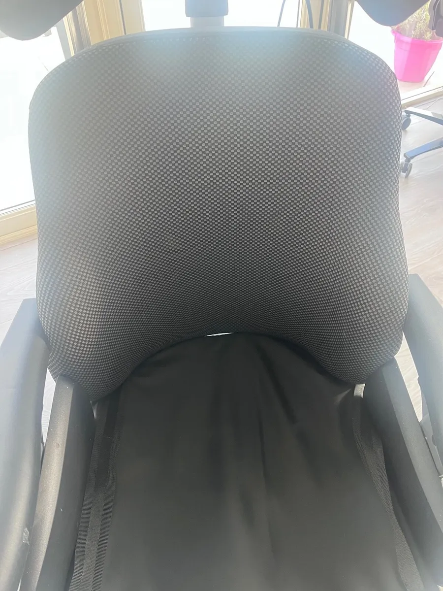 IBIS Breezy High Dependancy Chair - Image 3