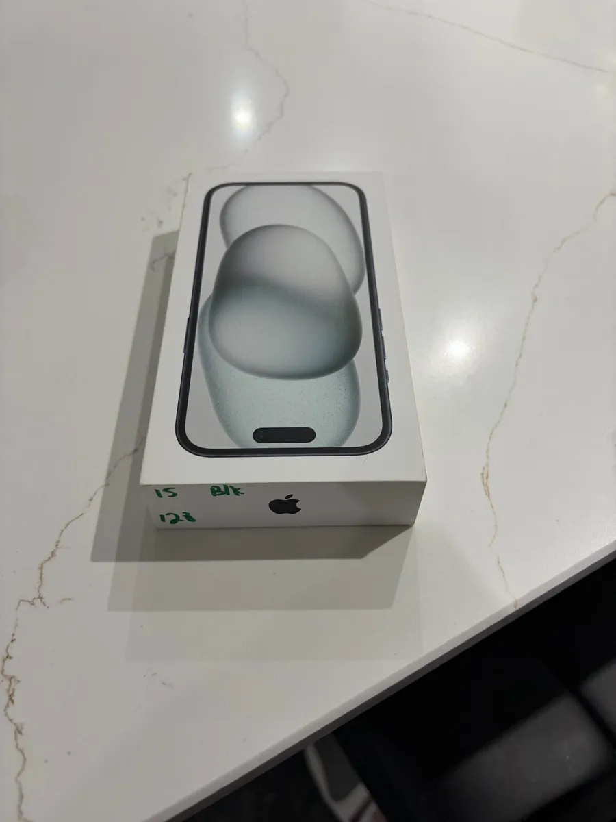 iPhone 15 - Image 3