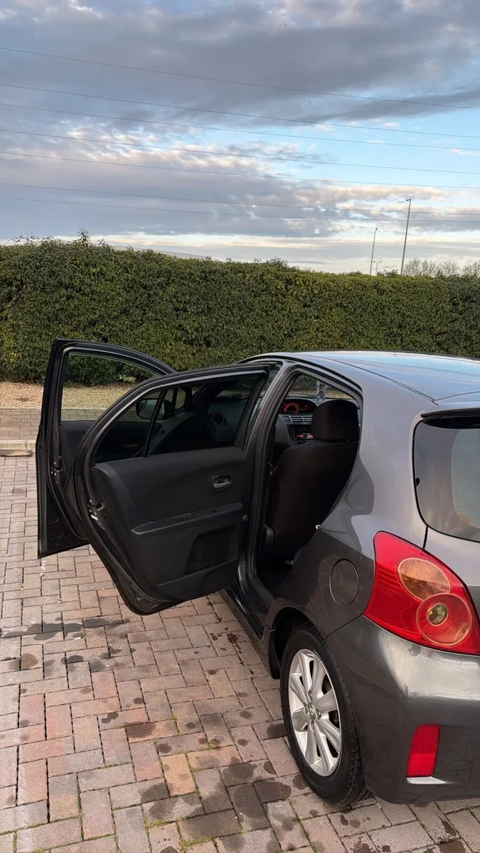 2010 Toyota Vitz RS Automatic - Image 2