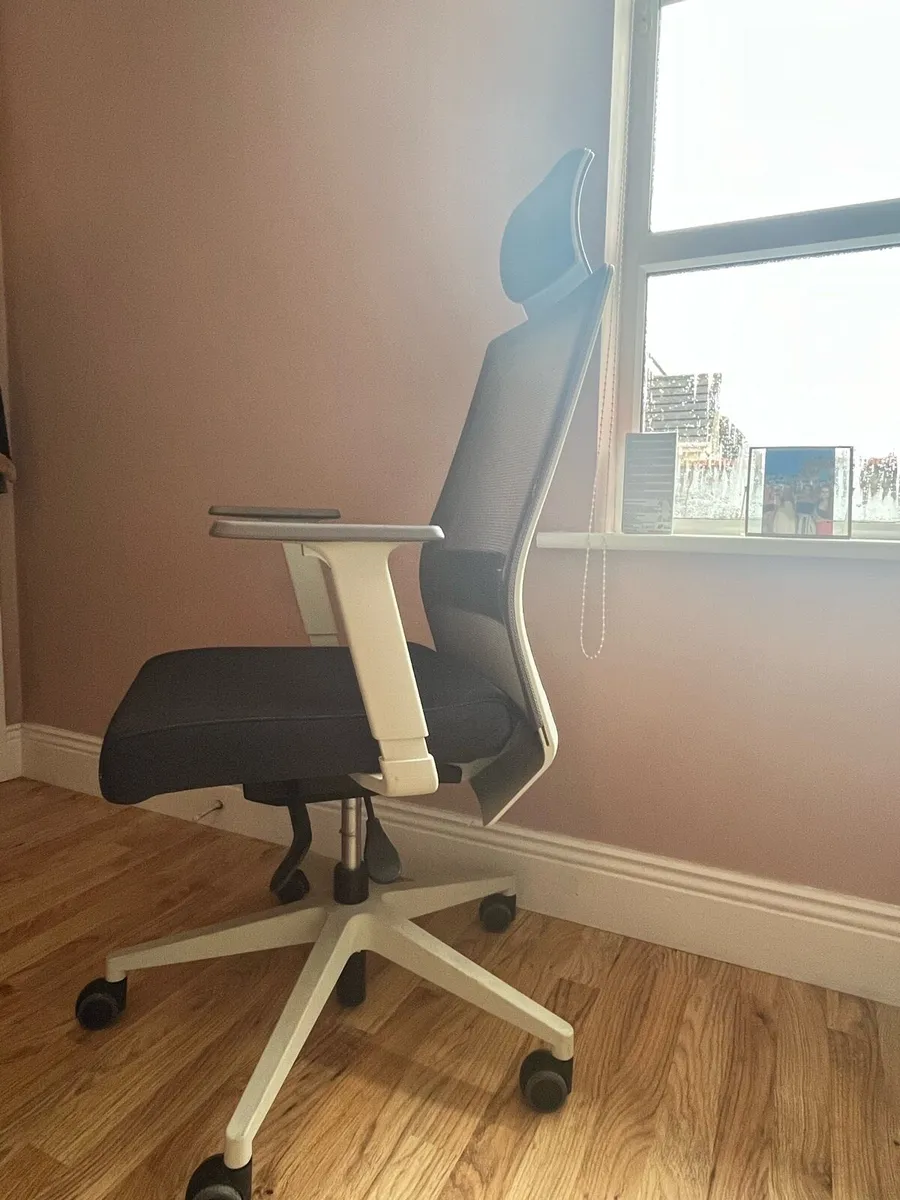 Desk chair (adjustable seat, back & height) - Image 3
