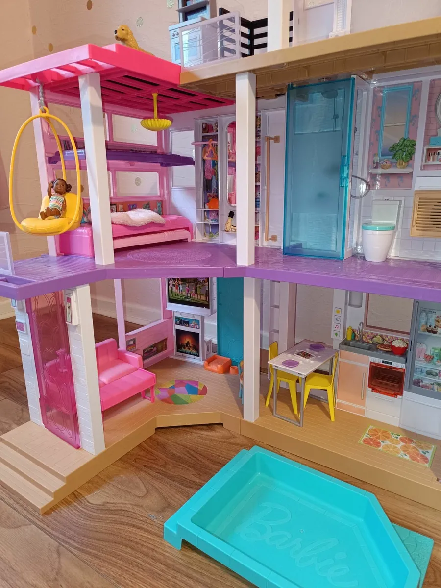 Barbie Dreamhouse, Ambulance, Car & Campervan - Image 4