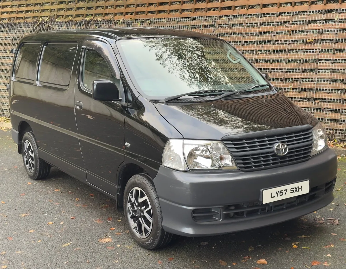 2007 Toyota Hiace 120 D4D **LOW MILEAGE** - Image 1