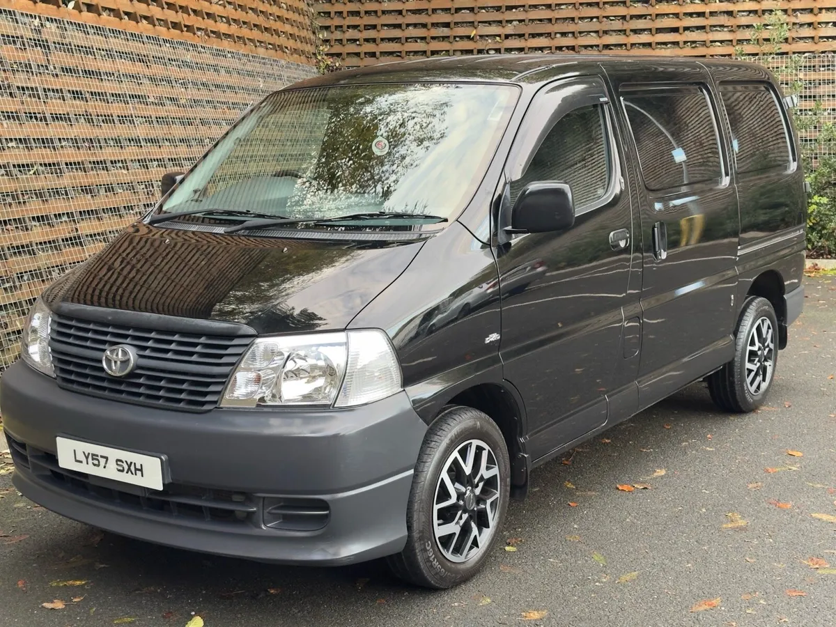 2007 Toyota Hiace 120 D4D **LOW MILEAGE** - Image 4