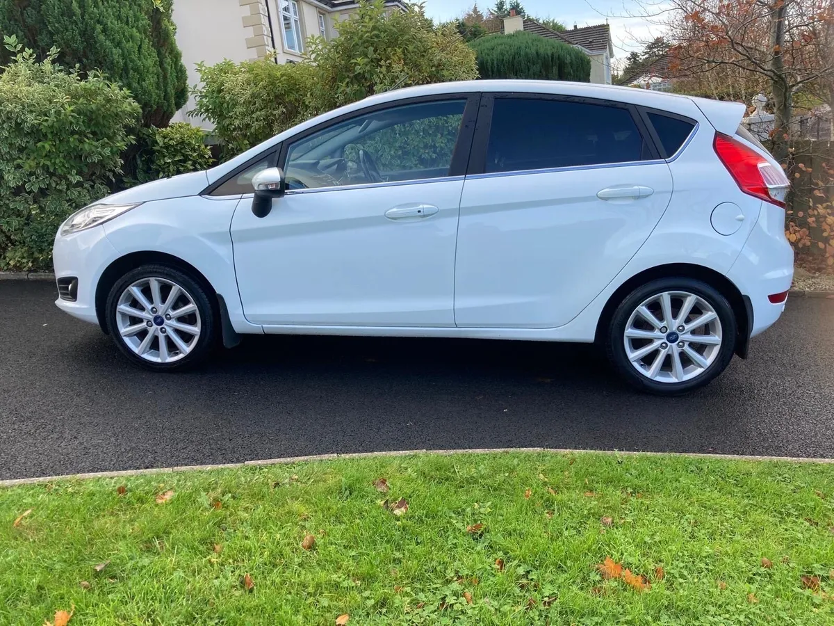 2016 Ford Fiesta - Image 2