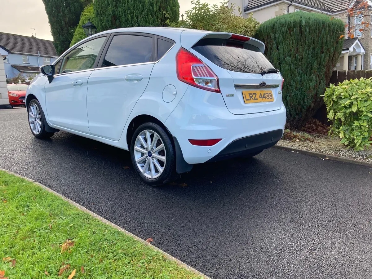 2016 Ford Fiesta - Image 3