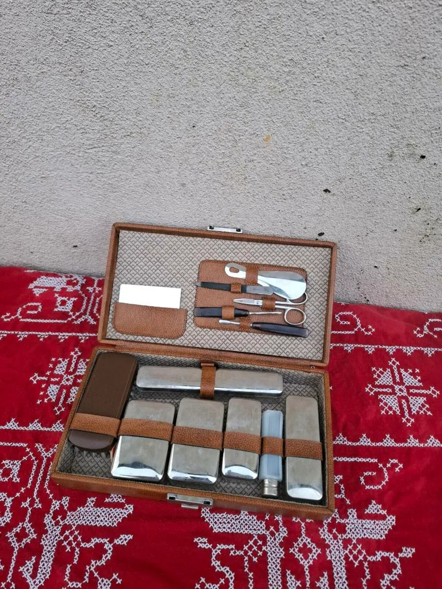 By post only vintage grooming kit - Image 1